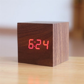 Relógio de Madeira Quadrado - Tabaco